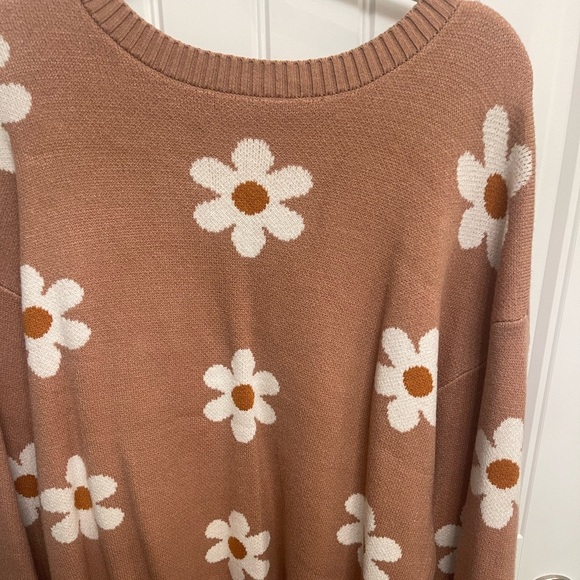 Sweaters - DAISY crewneck sweater. The softest with caramel color and daisies! Size L